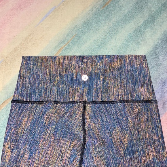 Lululemon Wunder Under High-Rise Crop 21" *Luxtreme
Leggings women’s size 6 - Picture 5 of 6